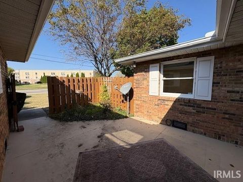 Tiny photo for 564 W GARDNER Court, Marion, IN 46952 (MLS # 202541333)