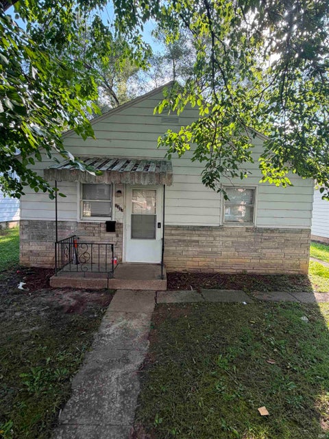 Photo of 3517 Smith Street, Fort Wayne, IN 46806 (MLS # 202636868)