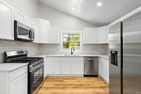 Tiny photo for 204 N Robinson Street, Delphi, IN 46923 (MLS # 202616805)