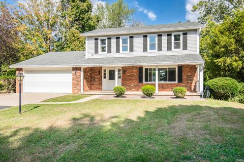 Photo of 211 S Spriggs Court, Bloomington, IN 47403 (MLS # 202612148)