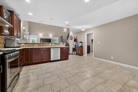 Tiny photo for 1229 CANTERVIEW Way, Kokomo, IN 46901 (MLS # 202621365)
