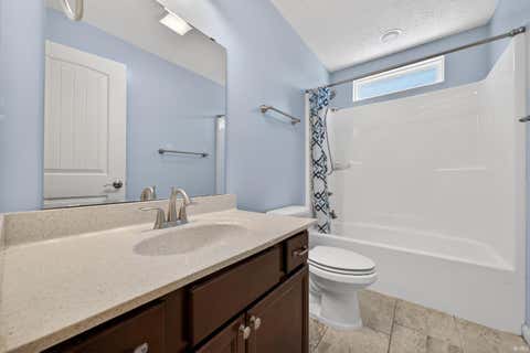 Tiny photo for 1229 CANTERVIEW Way, Kokomo, IN 46901 (MLS # 202621365)