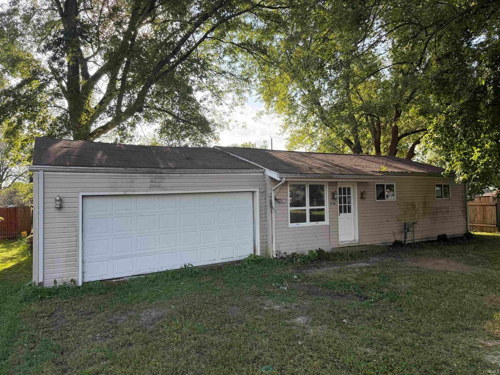 Photo of 1708 S Irvington Drive, Yorktown, IN 47396 (MLS # 202640368)