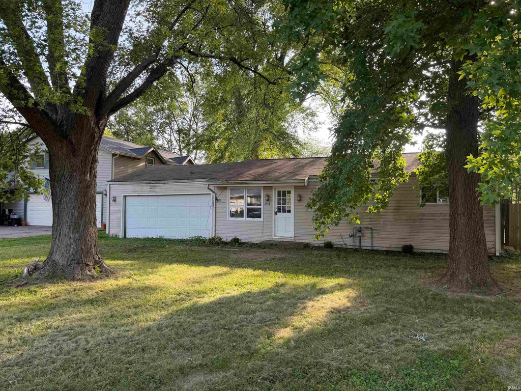 Photo of 1708 S Irvington Drive, Yorktown, IN 47396 (MLS # 202640368)