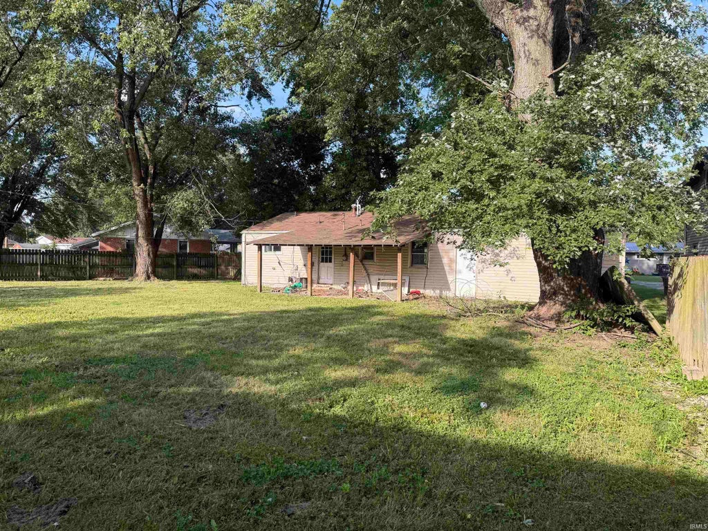 Photo of 1708 S Irvington Drive, Yorktown, IN 47396 (MLS # 202640368)