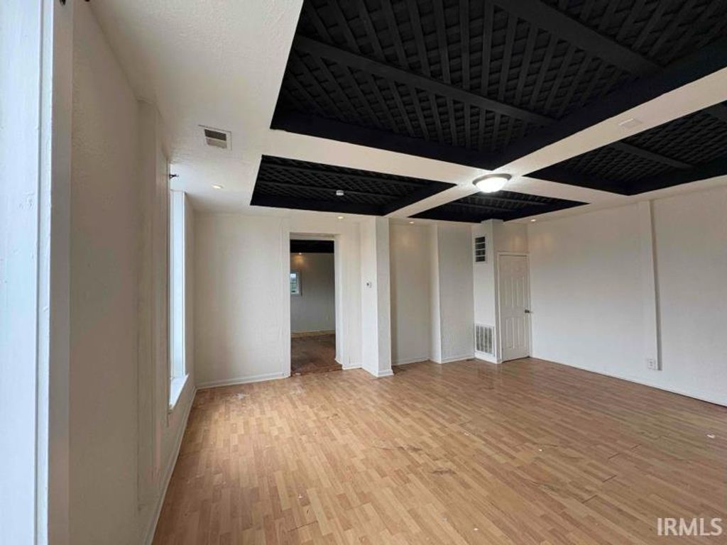 Photo of 621 N Fulton Avenue, Evansville, IN 47710 (MLS # 202548621)