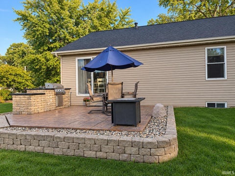Tiny photo for 607 Parker Street, Warsaw, IN 46580 (MLS # 202641922)