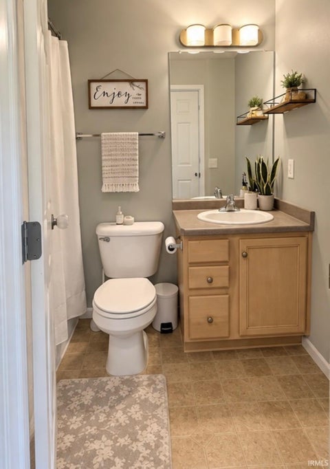 Tiny photo for 607 Parker Street, Warsaw, IN 46580 (MLS # 202641922)
