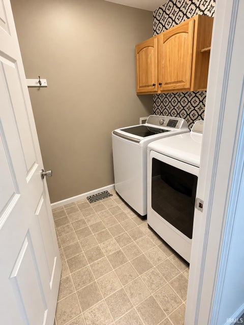 Tiny photo for 607 Parker Street, Warsaw, IN 46580 (MLS # 202641922)