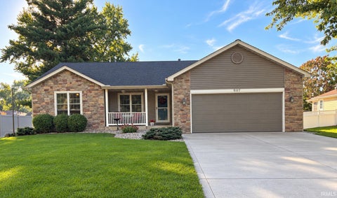 Photo of 607 Parker Street, Warsaw, IN 46580 (MLS # 202641922)