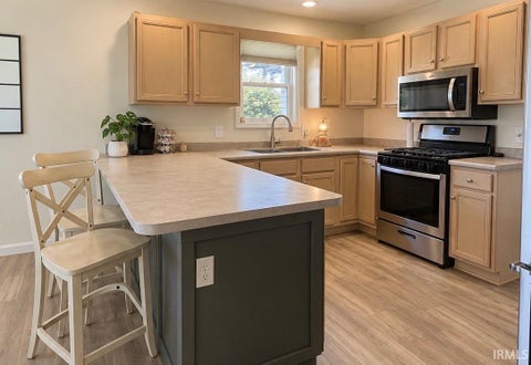 Tiny photo for 607 Parker Street, Warsaw, IN 46580 (MLS # 202641922)
