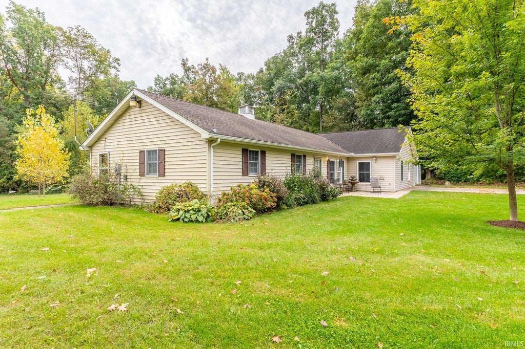 Photo of 6655 N 550 W, Shipshewana, IN 46565 (MLS # 202642136)
