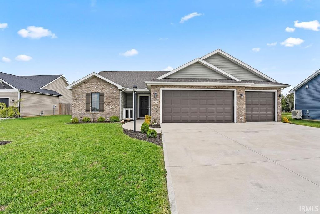 Photo of 909 Jennifer Drive, Ligonier, IN 46767 (MLS # 202616675)