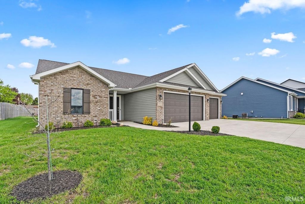 Photo of 909 Jennifer Drive, Ligonier, IN 46767 (MLS # 202616675)