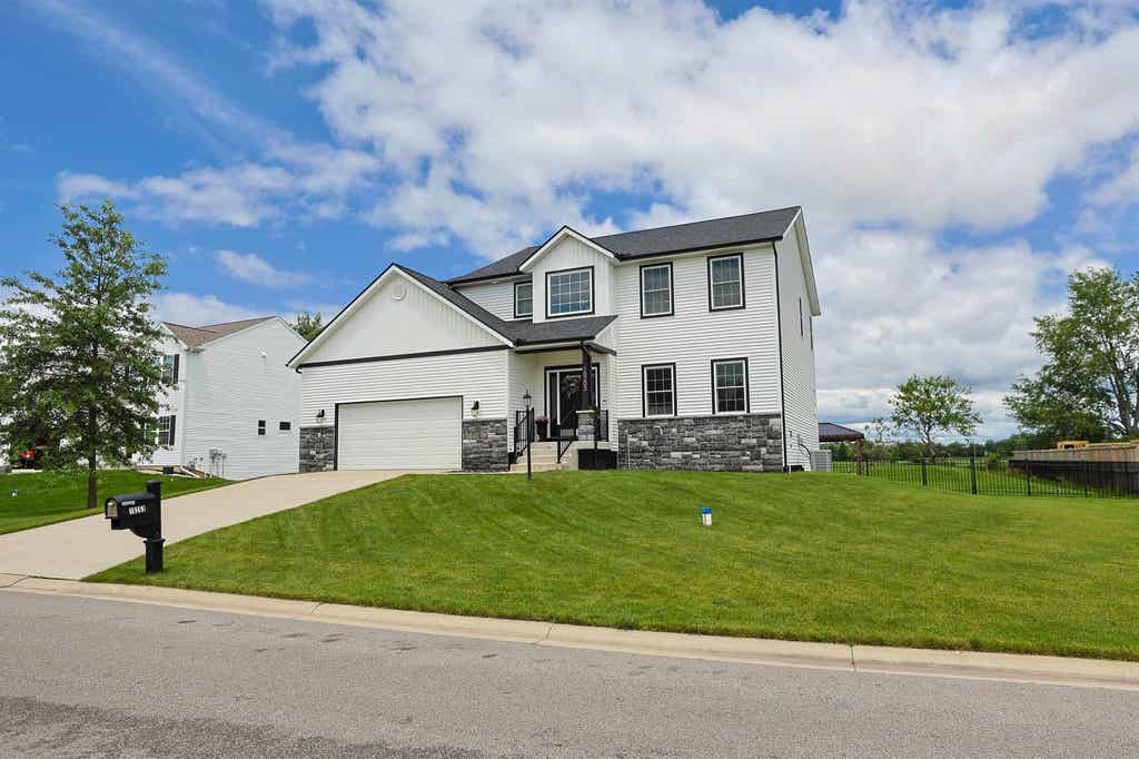 Photo of 10203 Roszalka Court, Granger, IN 46530 (MLS # 202624710)