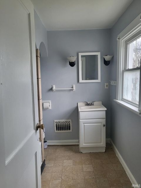 Tiny photo for 1415 Baxter Street, Fort Wayne, IN 46806 (MLS # 202618478)
