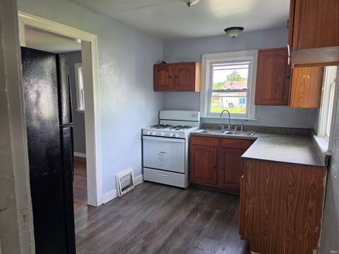 Tiny photo for 1415 Baxter Street, Fort Wayne, IN 46806 (MLS # 202618478)