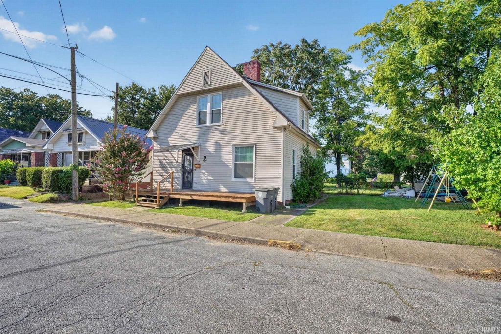 Photo of 646 Madison Avenue, Evansville, IN 47713 (MLS # 202636247)