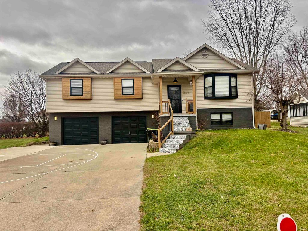 Photo of 304 Georgian Lane, Logansport, IN 46947 (MLS # 202549374)