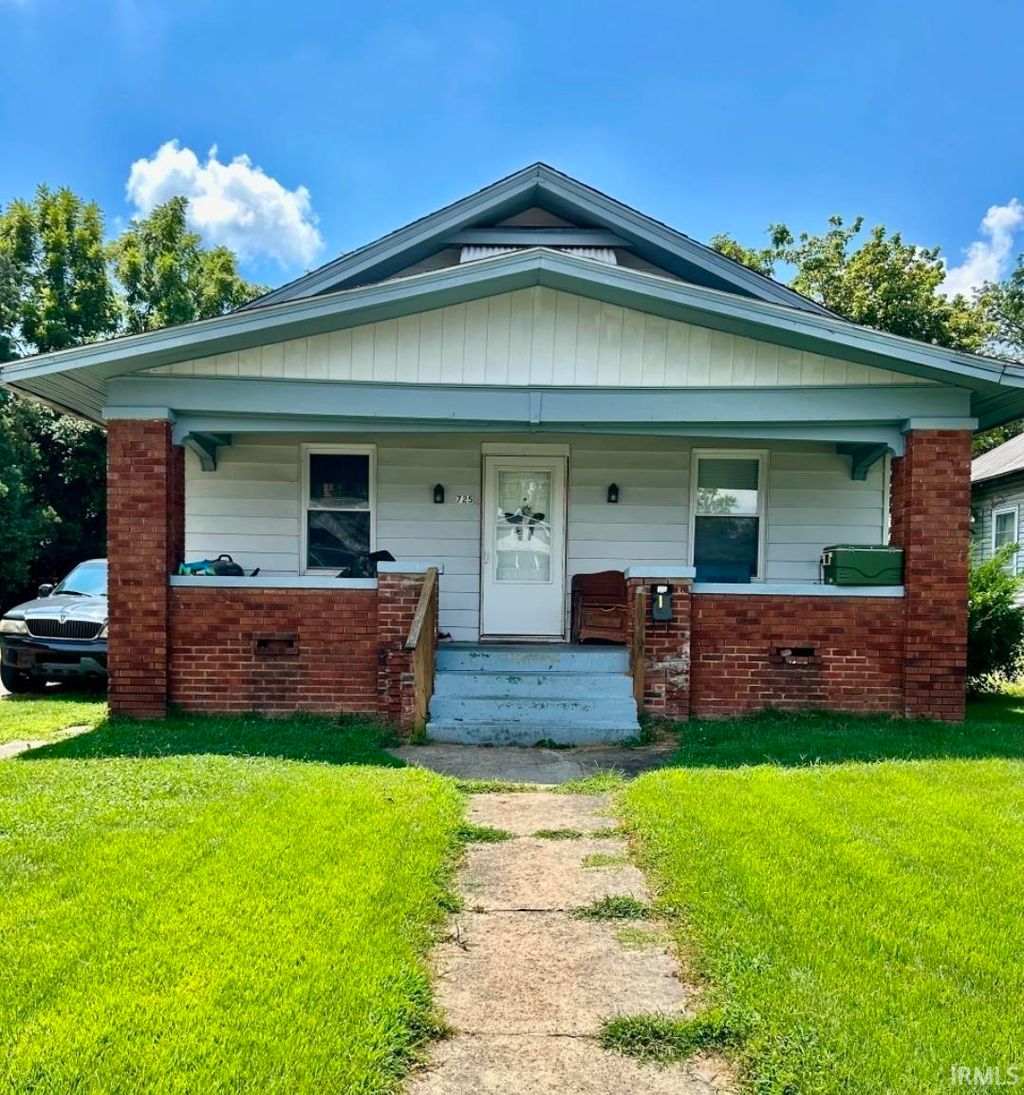 Photo of 725 RAVENSWOOD Drive, Evansville, IN 47713 (MLS # 202621040)