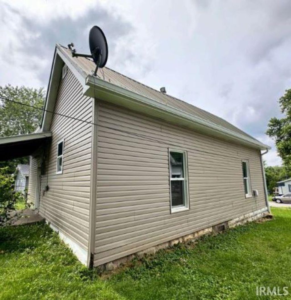 Photo of 120 W Warren Street, Mitchell, IN 47446 (MLS # 202611052)