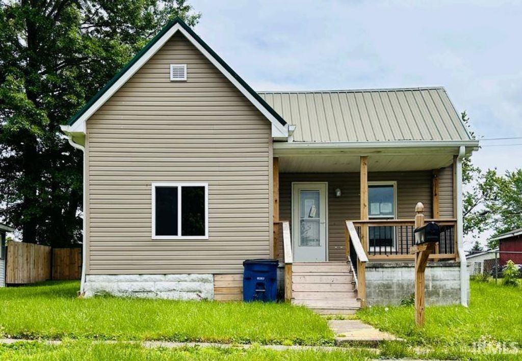 Photo of 120 W Warren Street, Mitchell, IN 47446 (MLS # 202611052)