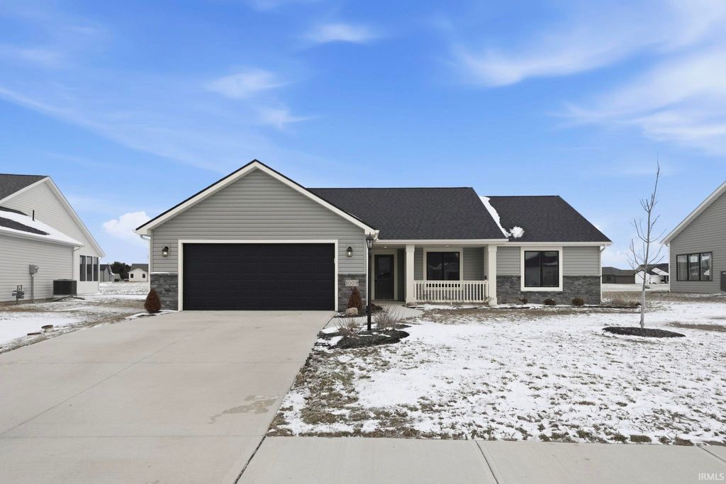 Photo of 1009 Zenos Boulevard, Fort Wayne, IN 46818 (MLS # 202601324)