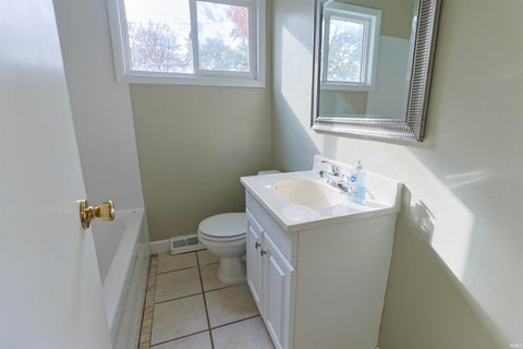 Tiny photo for 428 Ostemo Place, South Bend, IN 46617 (MLS # 202644837)