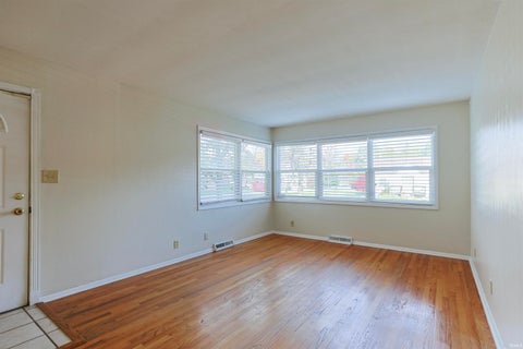 Tiny photo for 428 Ostemo Place, South Bend, IN 46617 (MLS # 202644837)