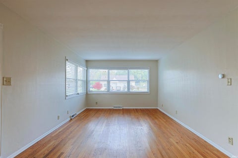 Tiny photo for 428 Ostemo Place, South Bend, IN 46617 (MLS # 202644837)