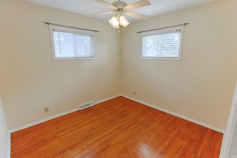 Tiny photo for 428 Ostemo Place, South Bend, IN 46617 (MLS # 202644837)