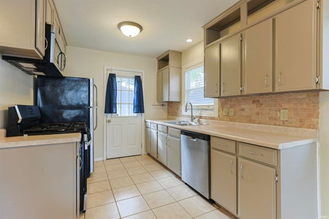 Tiny photo for 428 Ostemo Place, South Bend, IN 46617 (MLS # 202644837)