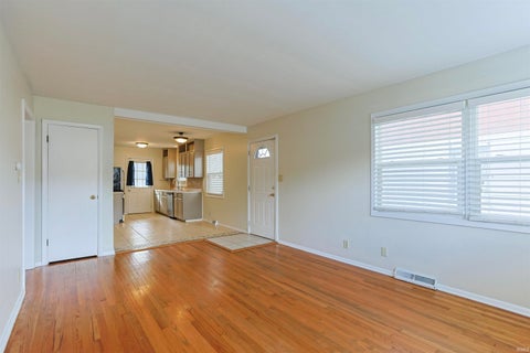 Tiny photo for 428 Ostemo Place, South Bend, IN 46617 (MLS # 202644837)