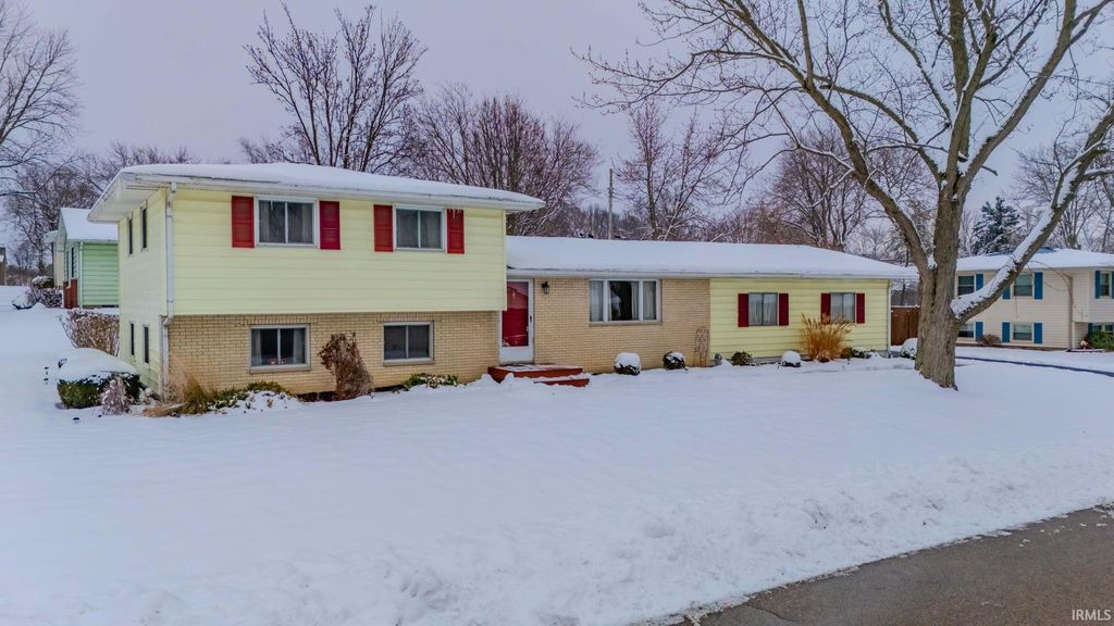 Photo of 945 Sunset Drive, Wabash, IN 46992 (MLS # 202547851)