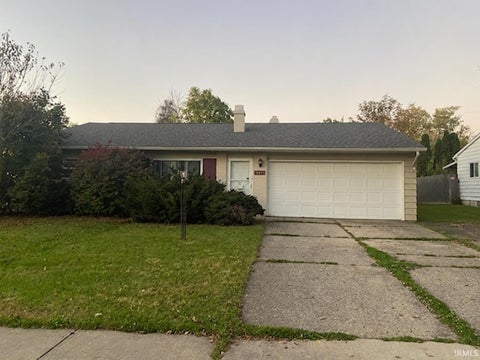 Photo of 4415 Alverado Drive, Fort Wayne, IN 46816 (MLS # 202643769)