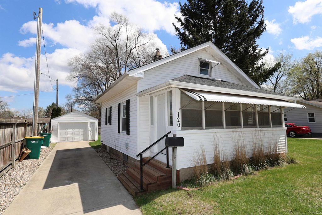 Photo of 120 Maplewood Avenue, Mishawaka, IN 46544 (MLS # 202612843)