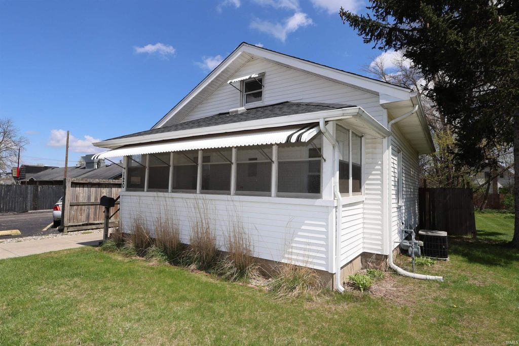 Photo of 120 Maplewood Avenue, Mishawaka, IN 46544 (MLS # 202612843)