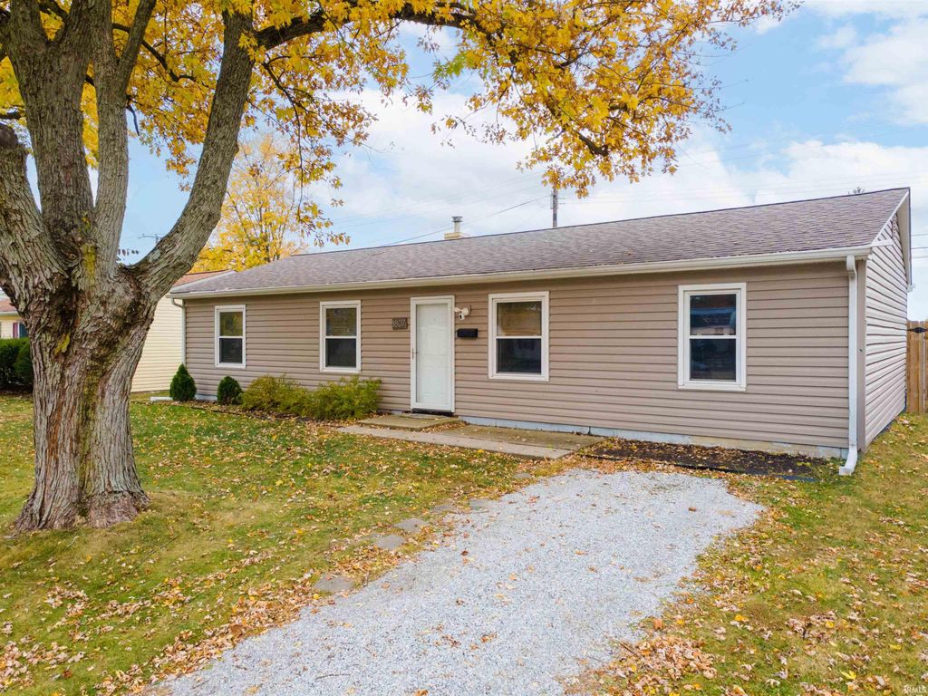 Photo of 1807 W Wenlock Drive, Marion, IN 46952 (MLS # 202544763)