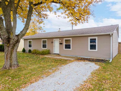 Photo of 1807 W Wenlock Drive, Marion, IN 46952 (MLS # 202544763)