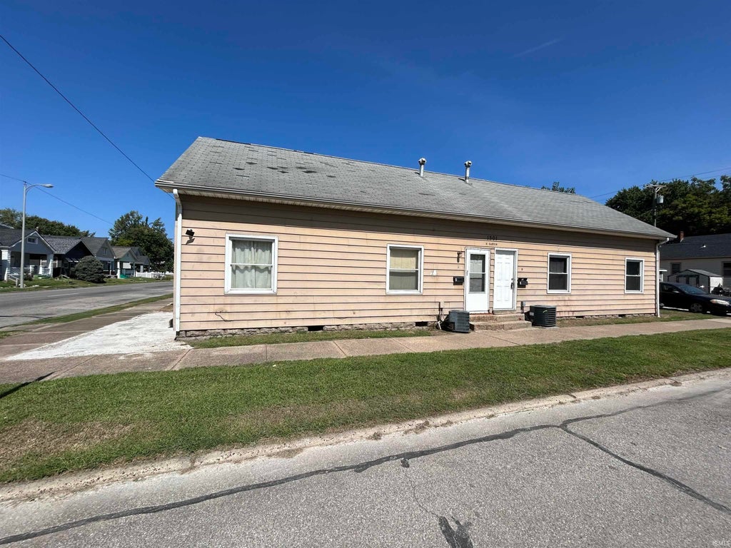 Photo of 1301 N Garvin Street, Evansville, IN 47711 (MLS # 202638001)