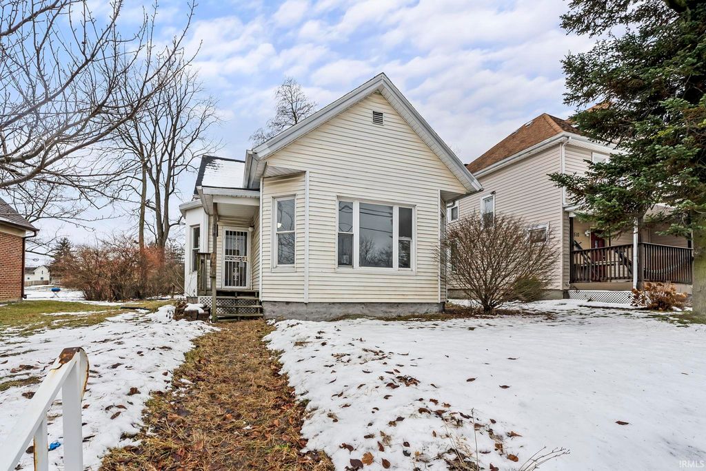 Photo of 1514 E Creighton Avenue, Fort Wayne, IN 46803 (MLS # 202604228)