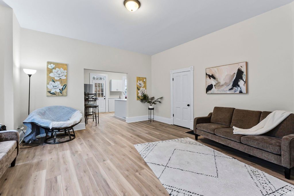 Photo of 1514 E Creighton Avenue, Fort Wayne, IN 46803 (MLS # 202604228)