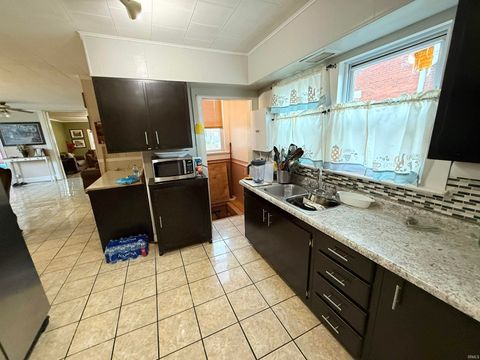 Tiny photo for 514 W Linden Avenue, Logansport, IN 46947 (MLS # 202541868)