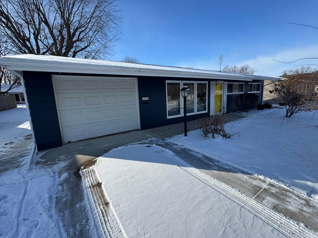 Photo of 504 S Stratton Way, Decatur, IN 46733 (MLS # 202602007)