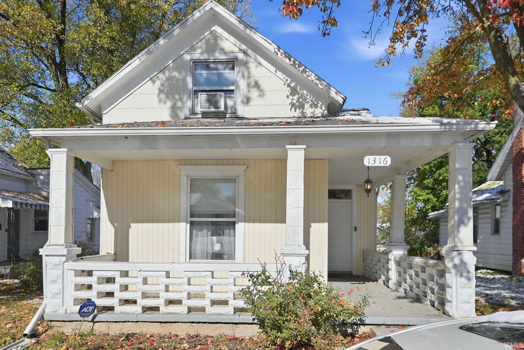 Photo of 1316 Sinclair Street, Fort Wayne, IN 46808 (MLS # 202545559)