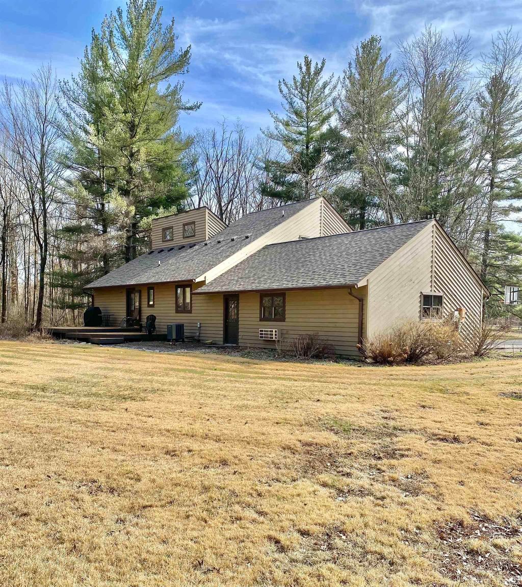 Photo of 13877 S Private Road 685 W, Jasonville, IN 47438 (MLS # 202606817)