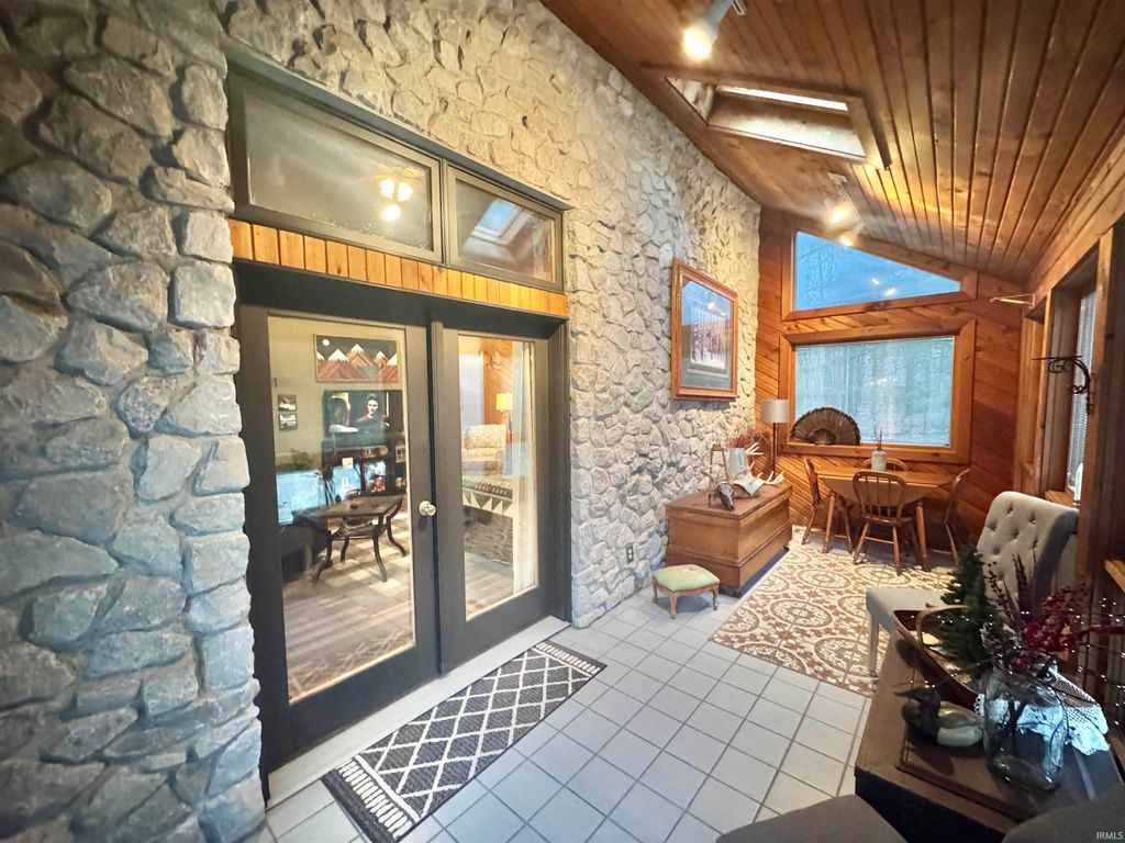 Photo of 13877 S Private Road 685 W, Jasonville, IN 47438 (MLS # 202606817)