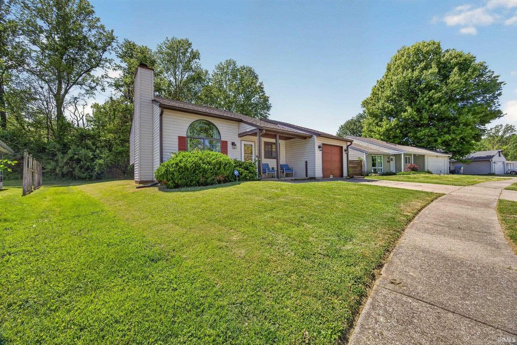 Photo of 3531 W Yellowstone Court, Bloomington, IN 47403 (MLS # 202615599)