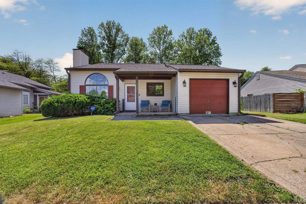 Photo of 3531 W Yellowstone Court, Bloomington, IN 47403 (MLS # 202615599)