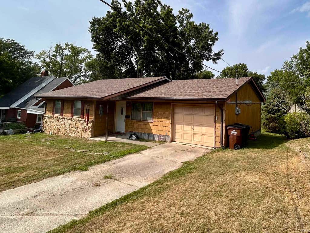 Photo of 1009 W Walnut Street, Brownstown, IN 47220 (MLS # 202629203)